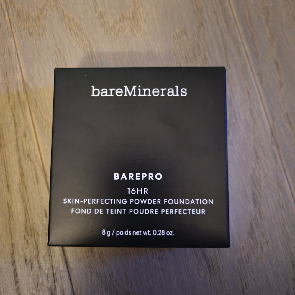 bareMinerals BarePro 16 HR powder foundation